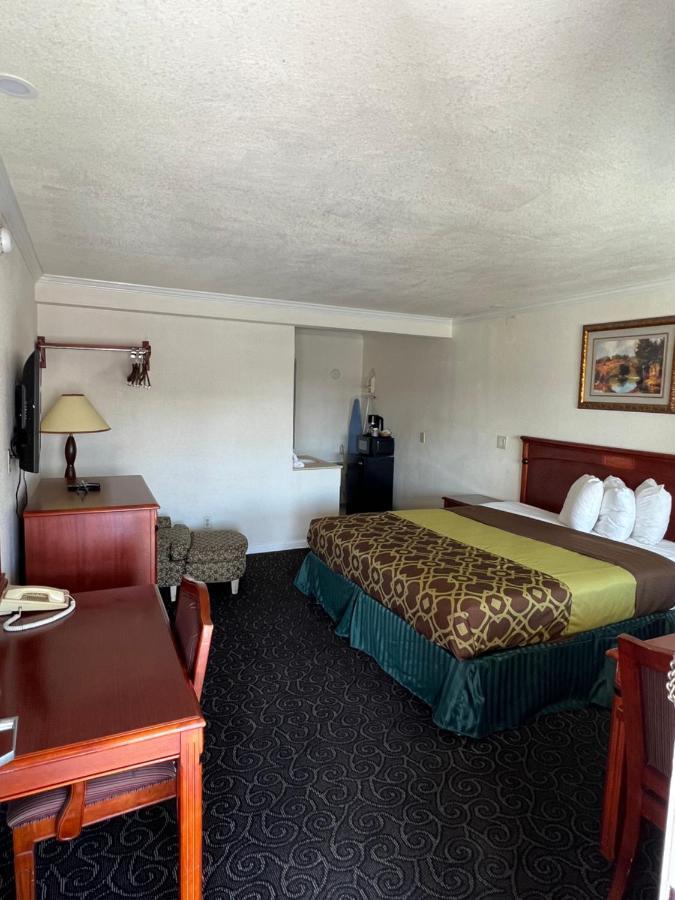 Queen Room - Non-Smoking