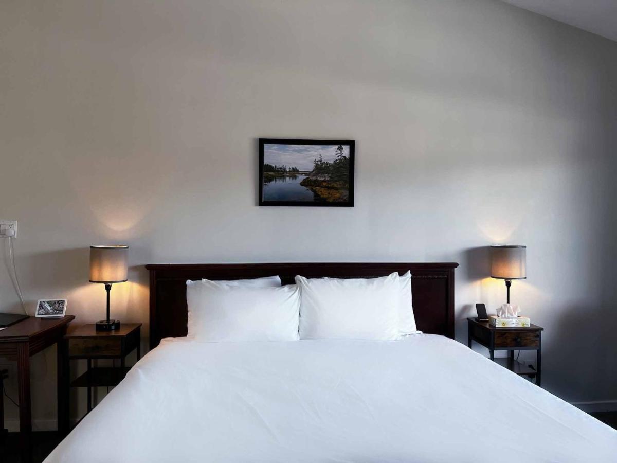 Superior King Room Lake View