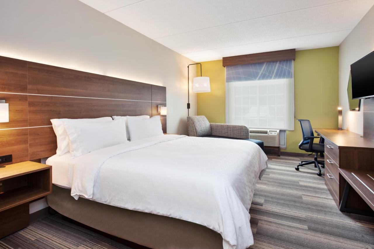 Standard King Room with Accessible Tub - Mobility Access