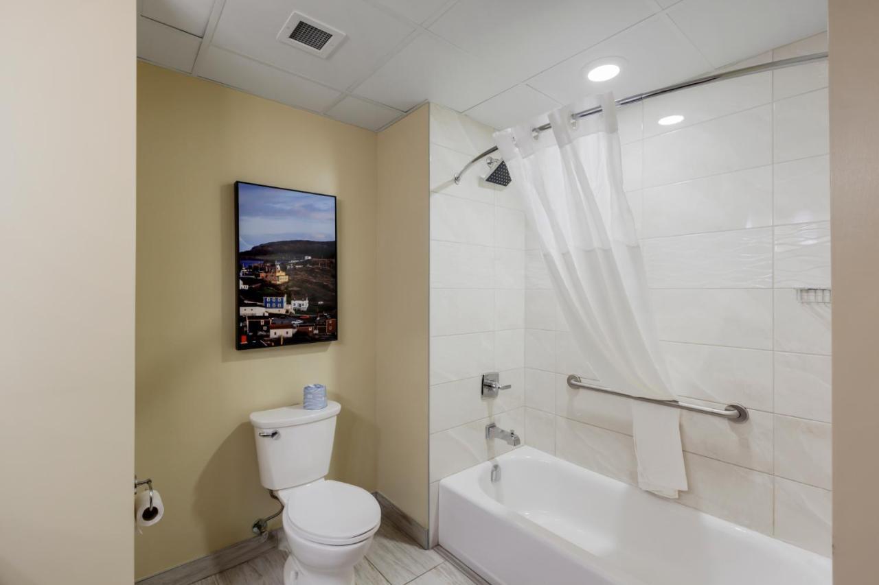 Queen Room Two Queen Beds Bath Tub