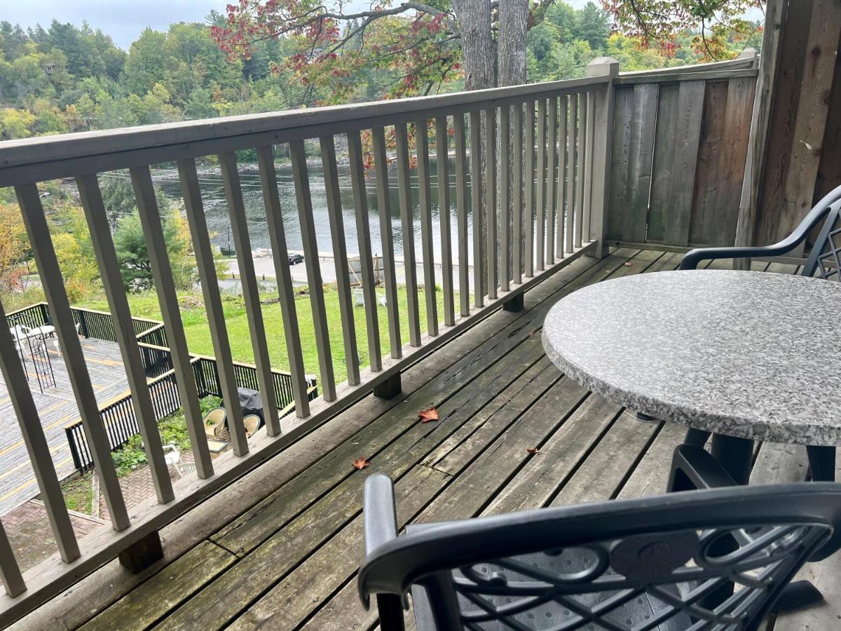 Superior King Room Lake View