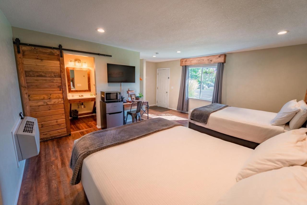 Queen Room Two Queen Beds