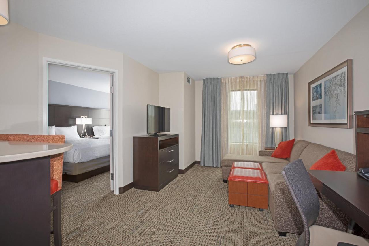 One-Bedroom Queen Suite