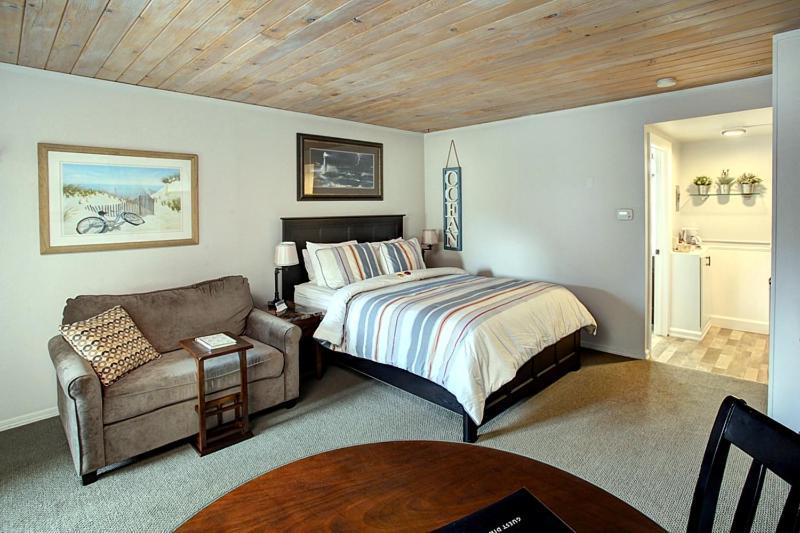 Queen Studio Poolside Pet Friendly No View