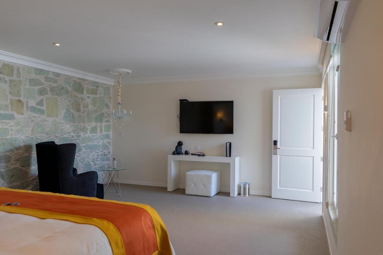 Deluxe King Suite