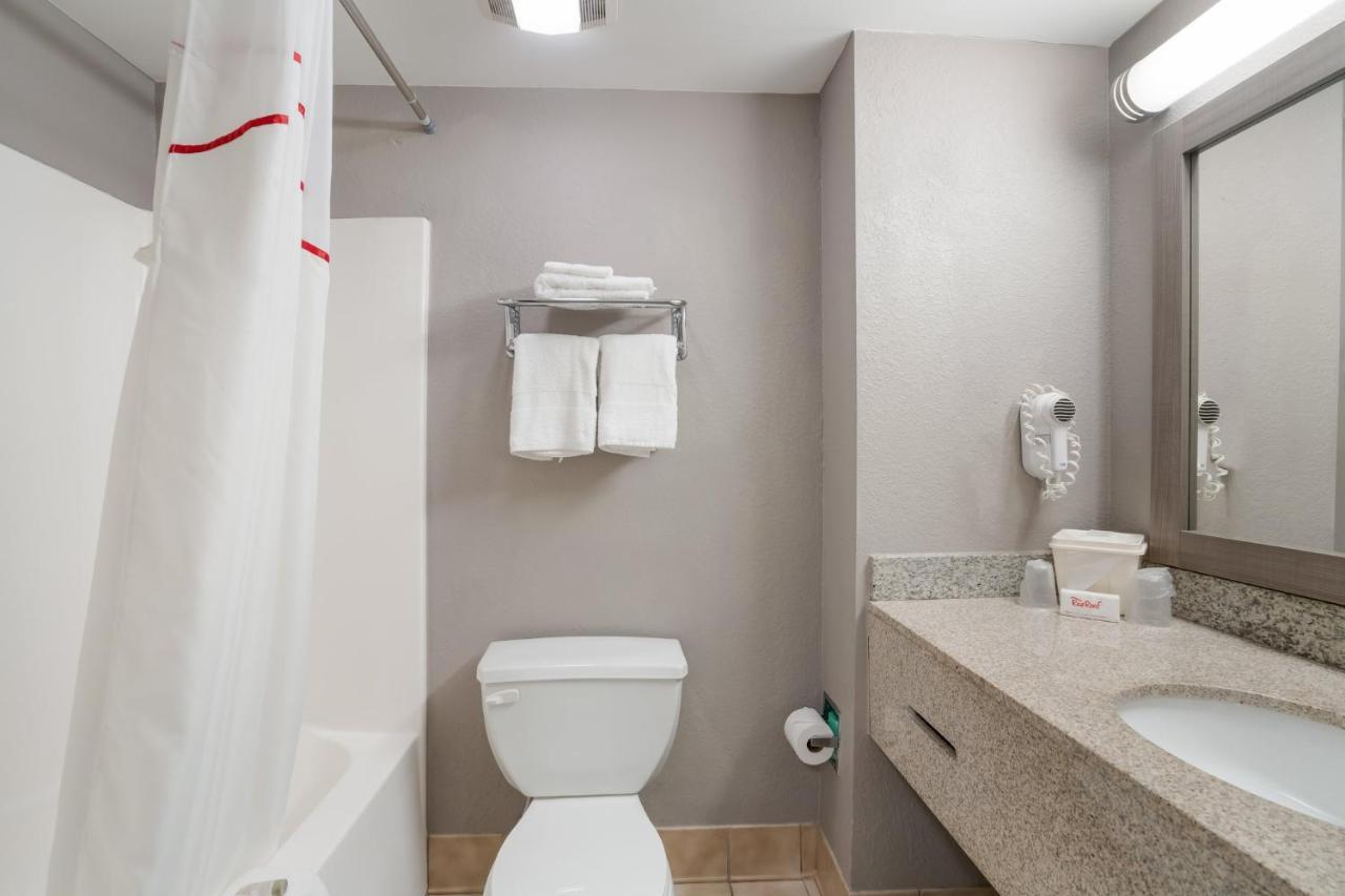 Superior Room with One Queen Bed Spa Bath Non-Smoking