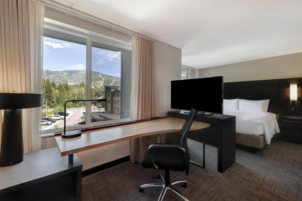 Studio King Room Sofa Bed Mountain Creek View