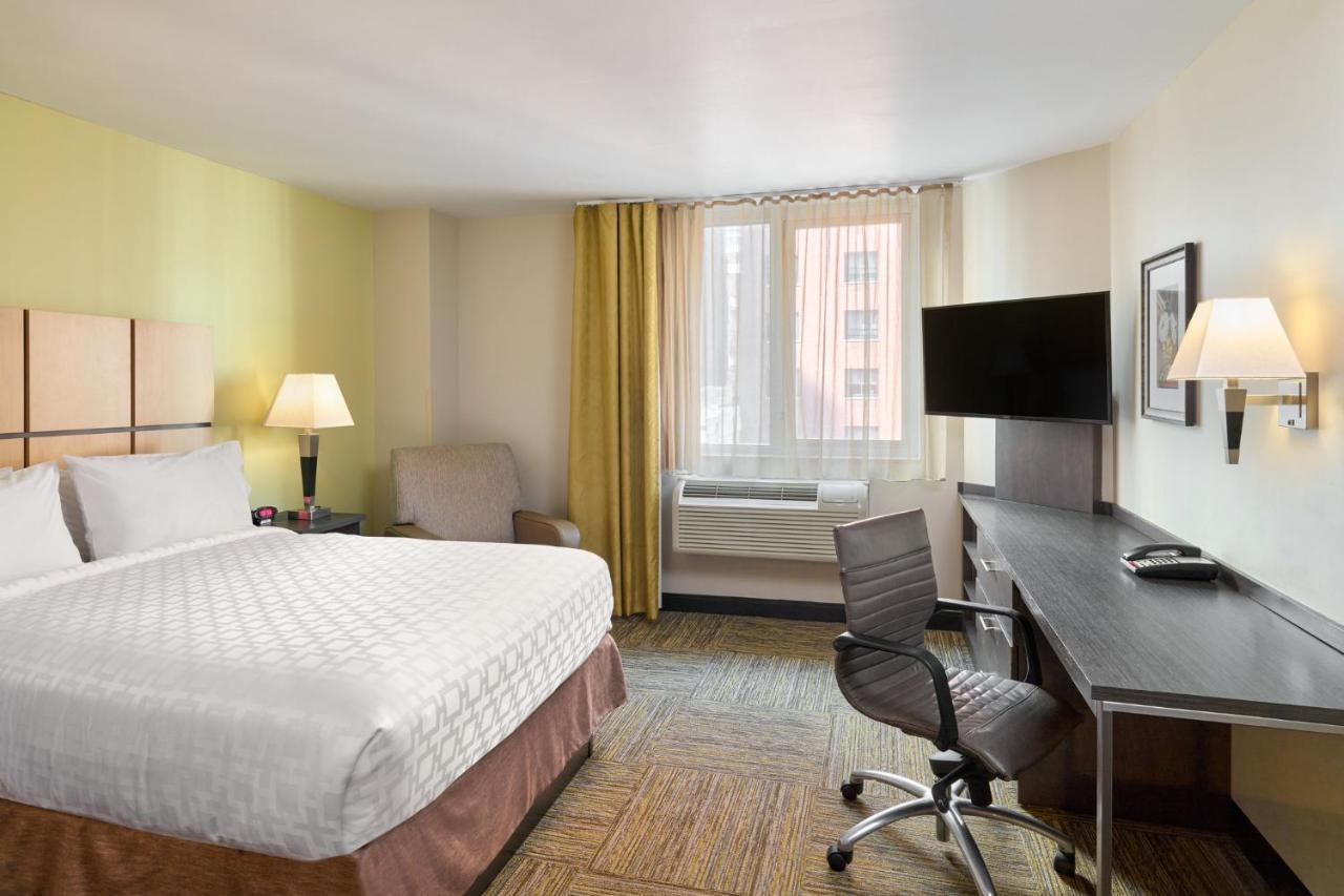 Suite Estudio con cama grande y vistas a la ciudad