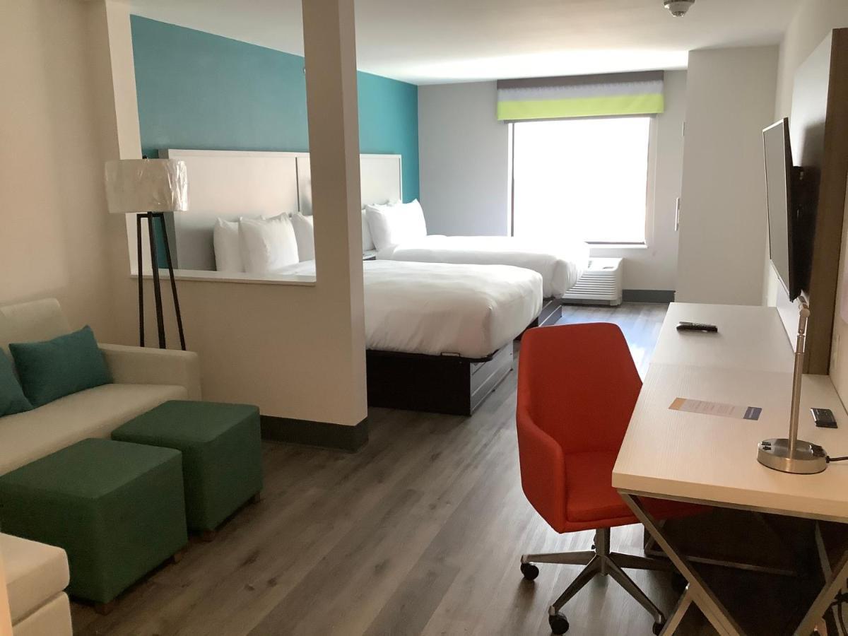 Queen Suite Two Queen Beds Non Smoking