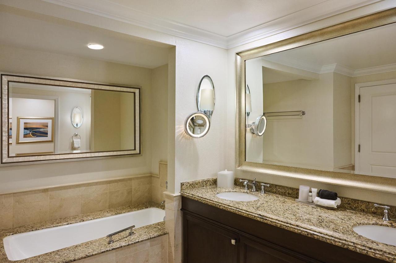 Newport King Room
