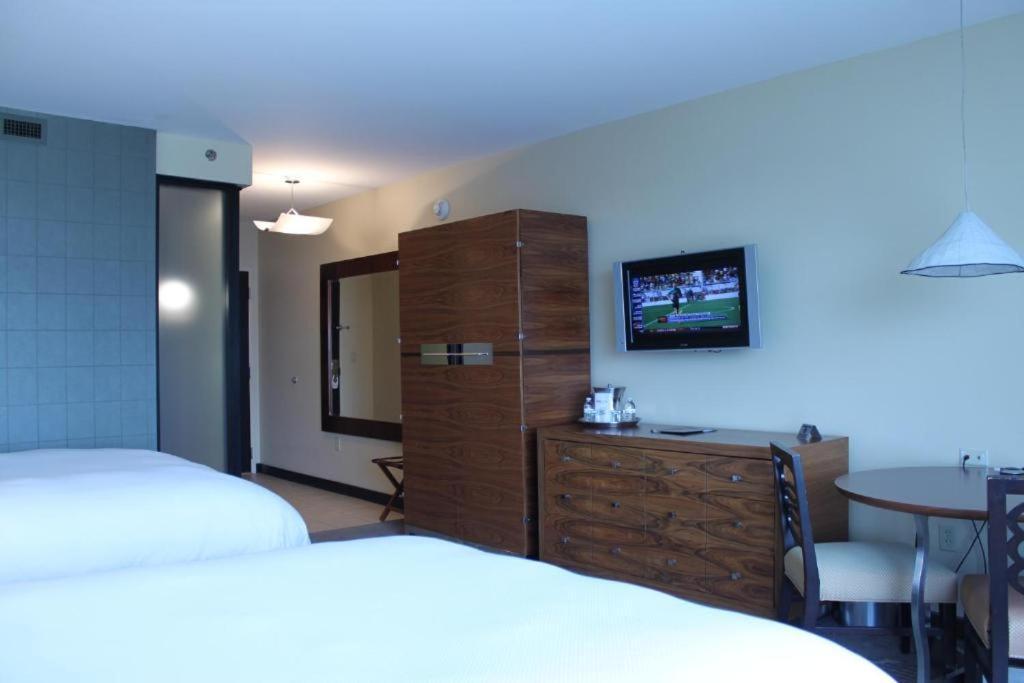 Deluxe Queen Room
