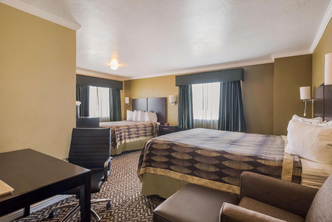 Suite One King One Queen Bed Non-Smoking