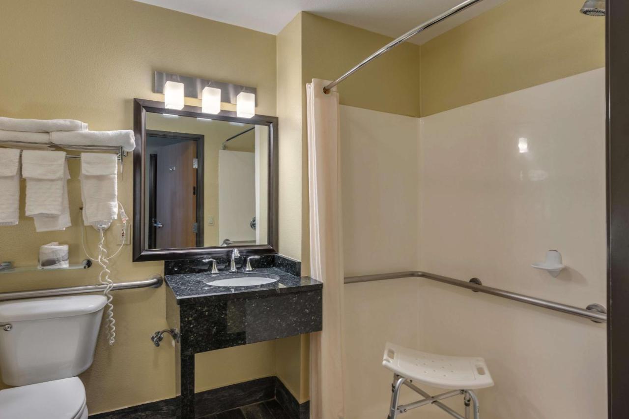 Queen Room Roll Shower ADA