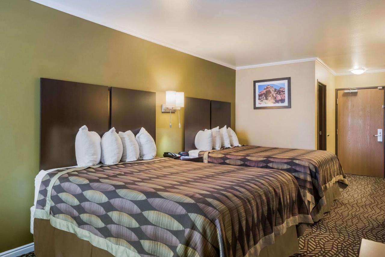 Queen Room Two Queen Beds