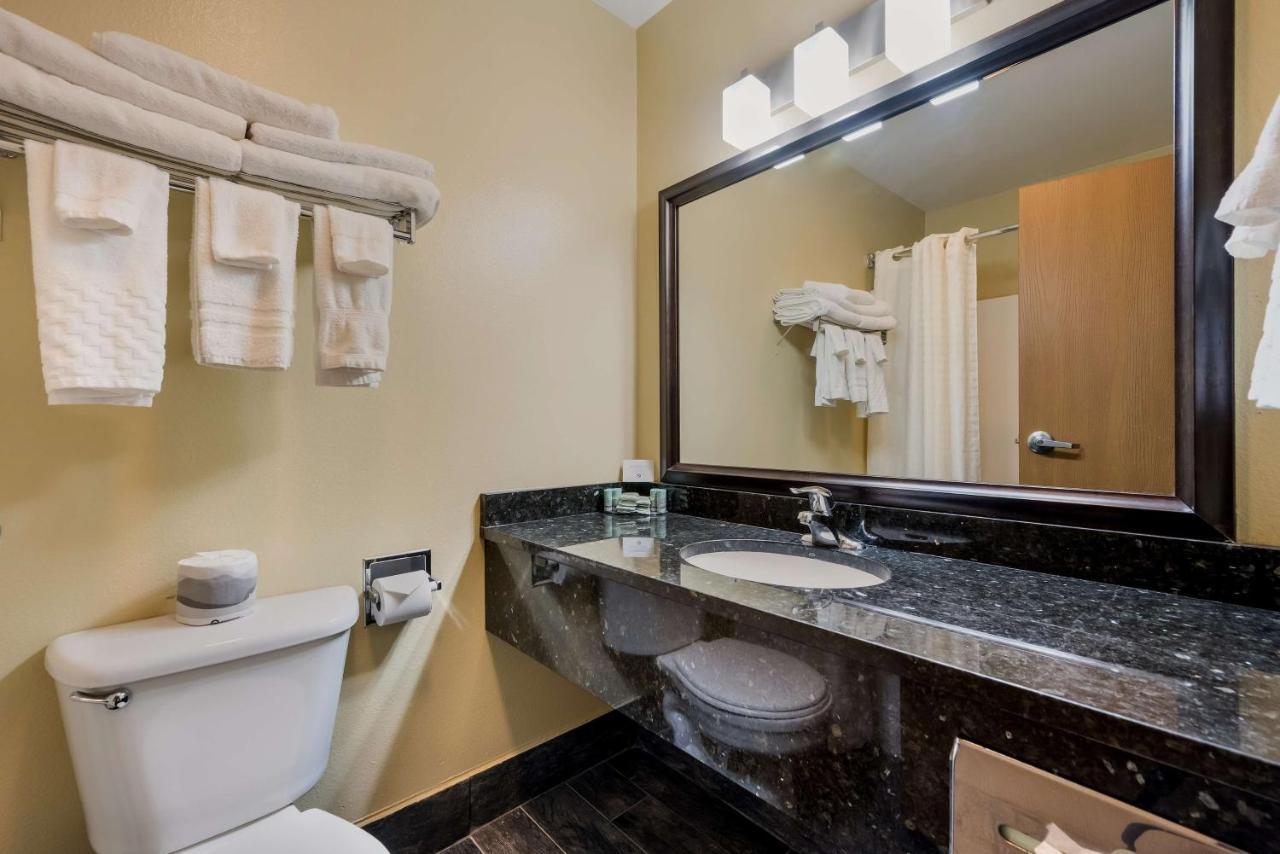Queen Suite Three Queen Beds