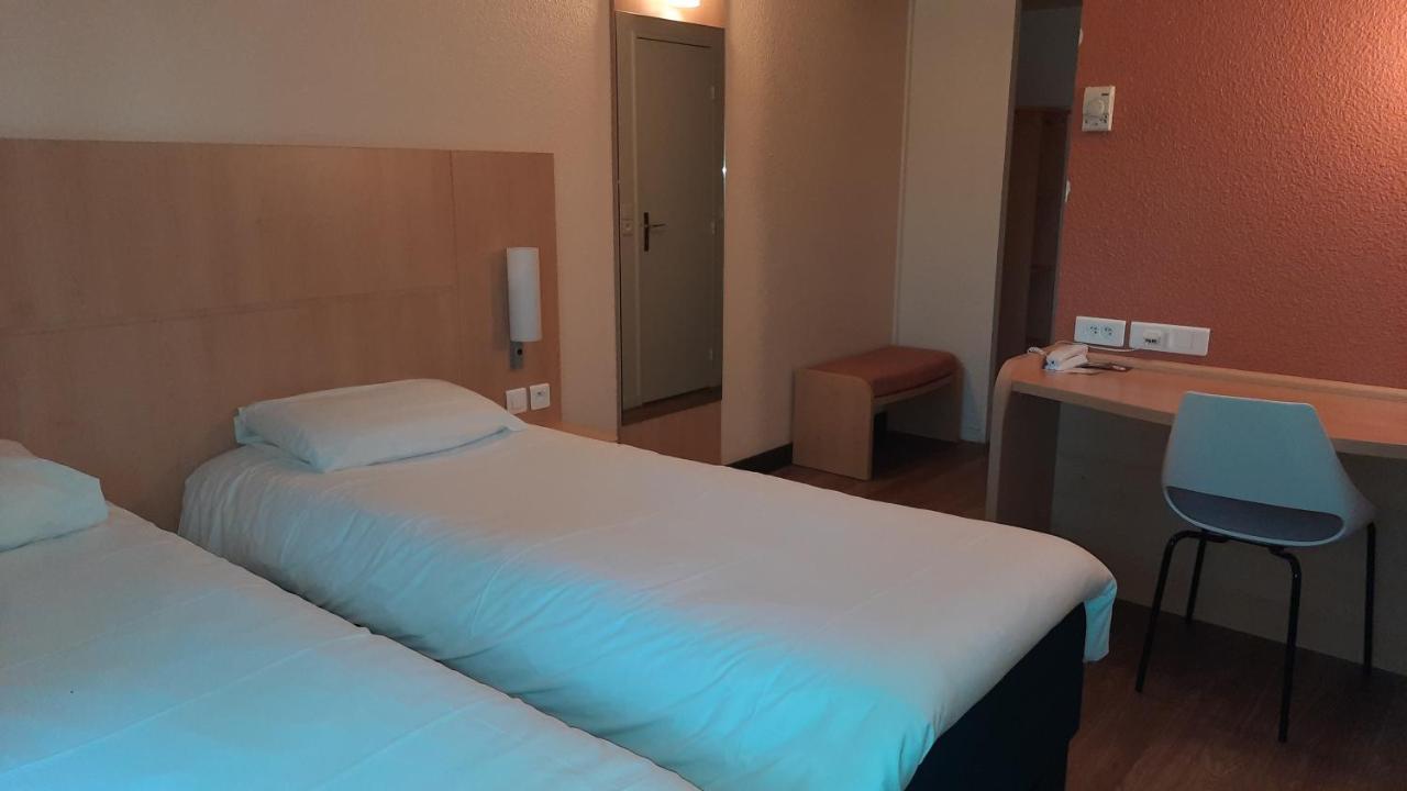 Standard Room Two Single Beds