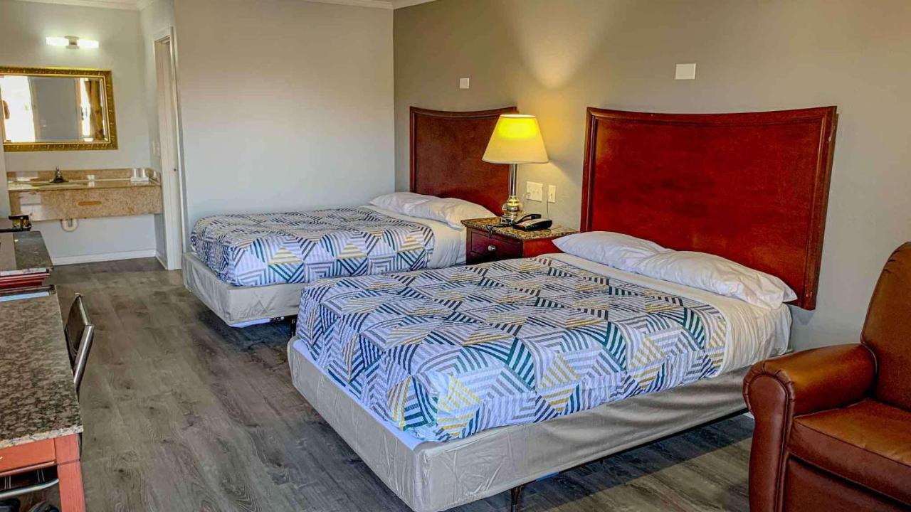 Deluxe Quadruple Room Non-Smoking