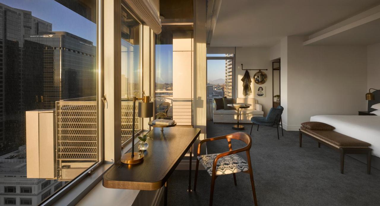Premium King Room Balcony City View