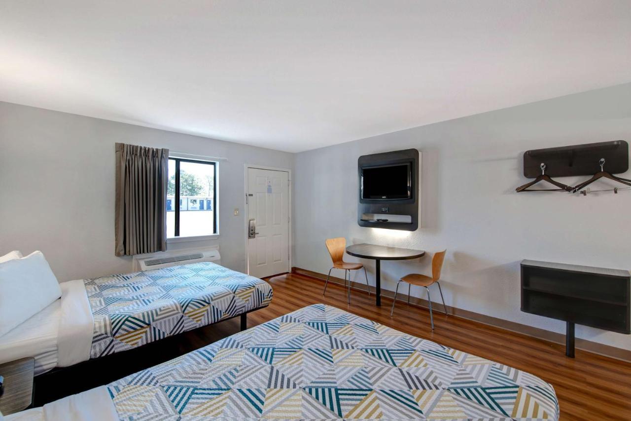 Queen Room Two Queen Beds Non-Smoking