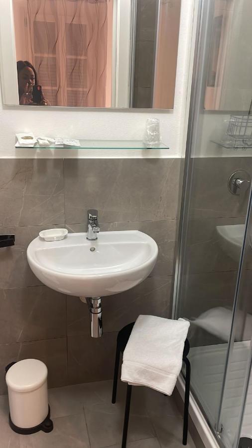 Camera Matrimoniale con Bagno Privato