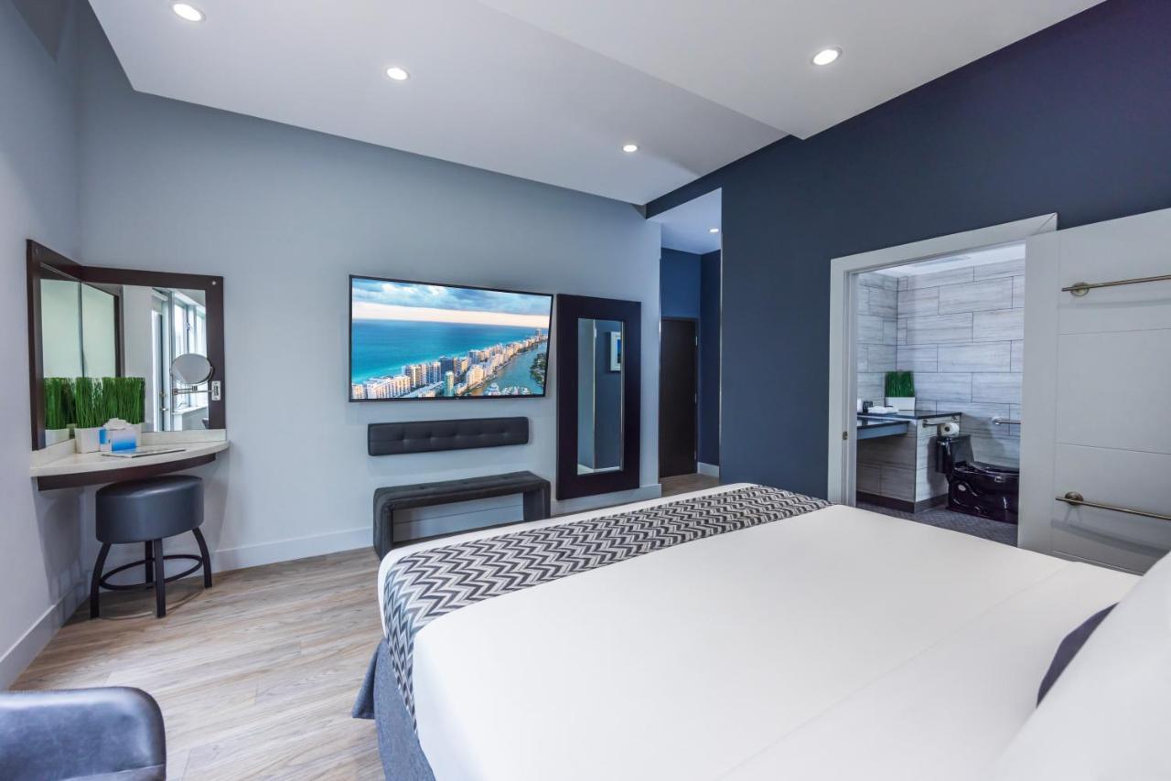 Premier King Balcony