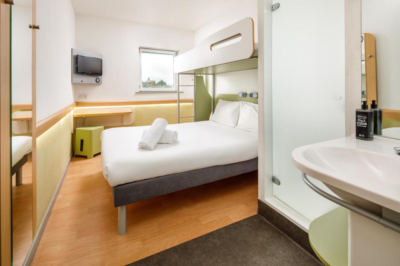Standard room One Double One Single Beds