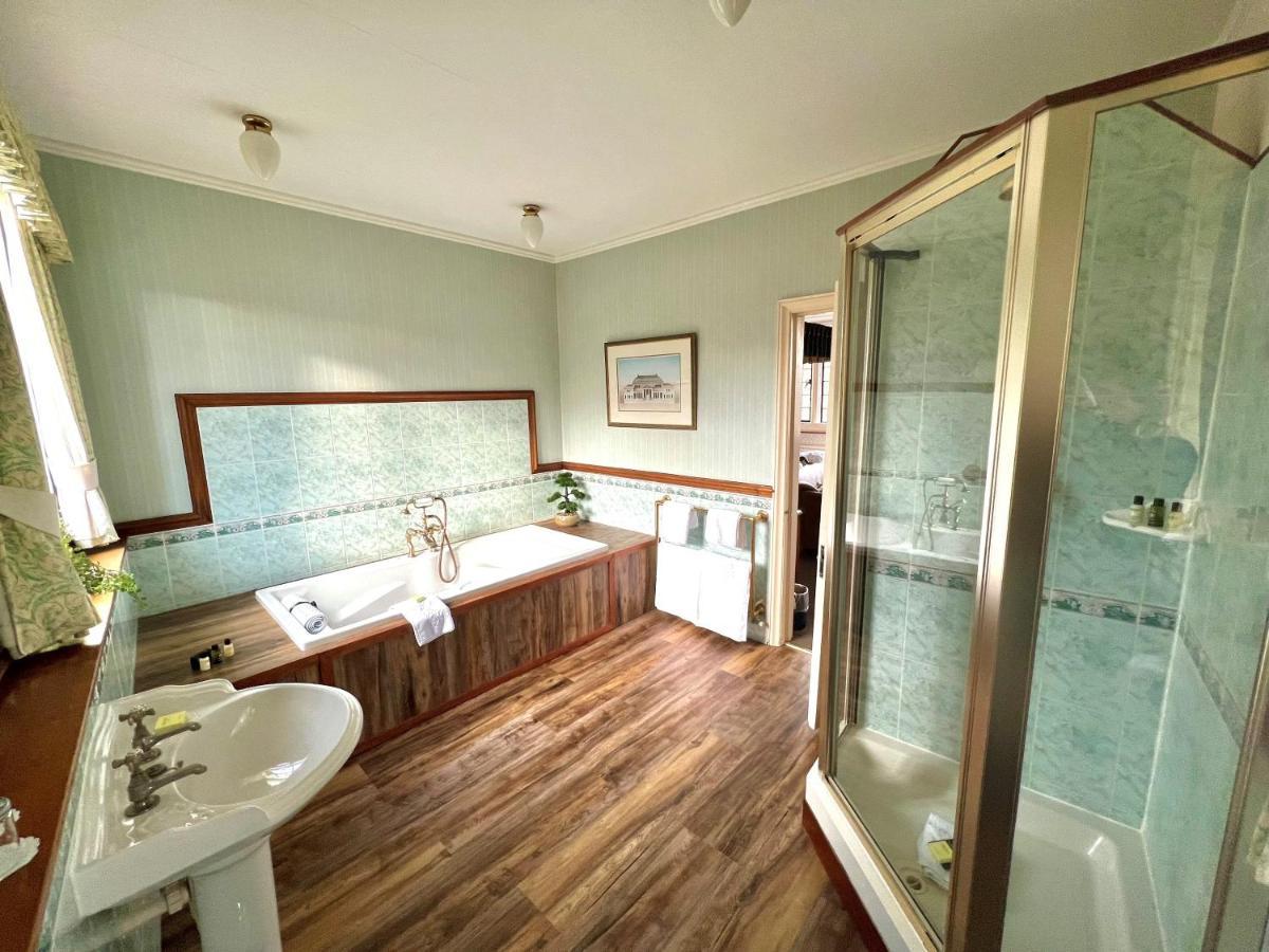 Four Poster Room