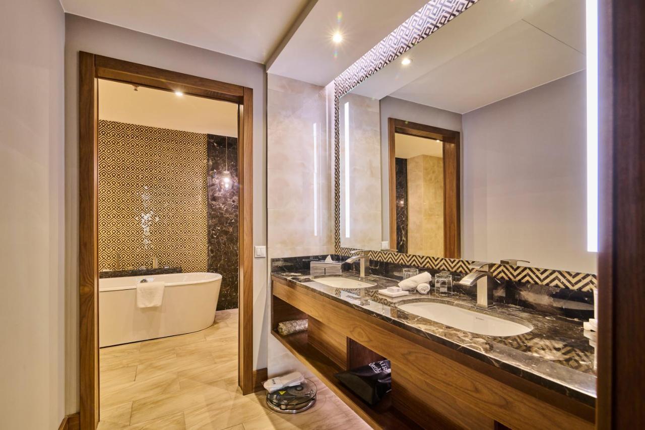 Royal Suite Panoramic Mountain View