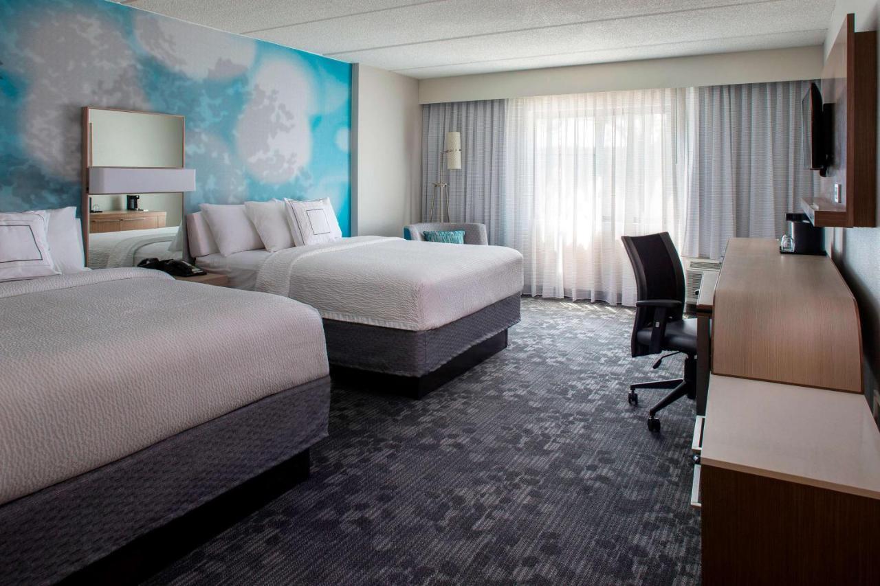 Queen Room Two Queen Beds Roll Shower Mobility or Hearing Accessible