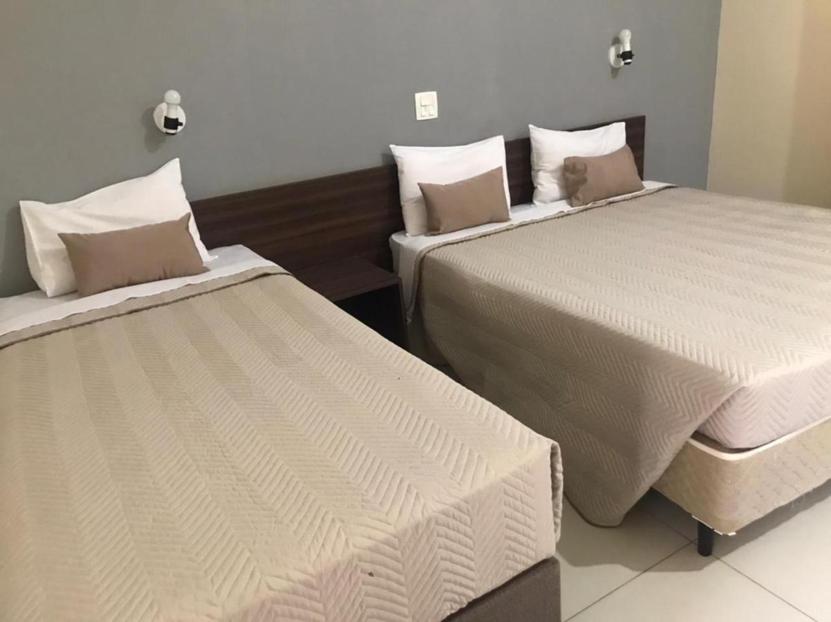Quarto Deluxe com Cama de Casal ou 2 de Solteiro e Vista da Piscina