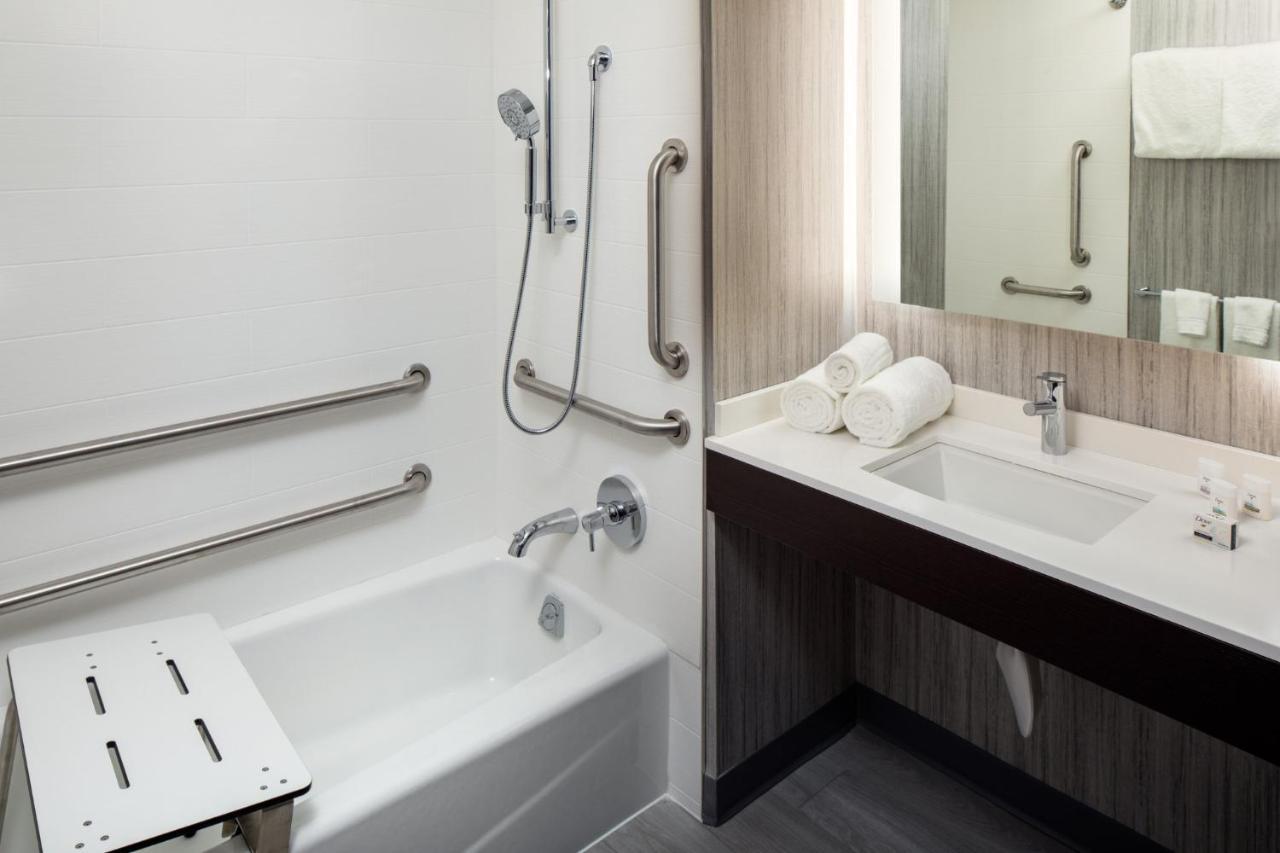 Standard Queen Room Two Queen Beds Tub Mobility or Communications Accessible