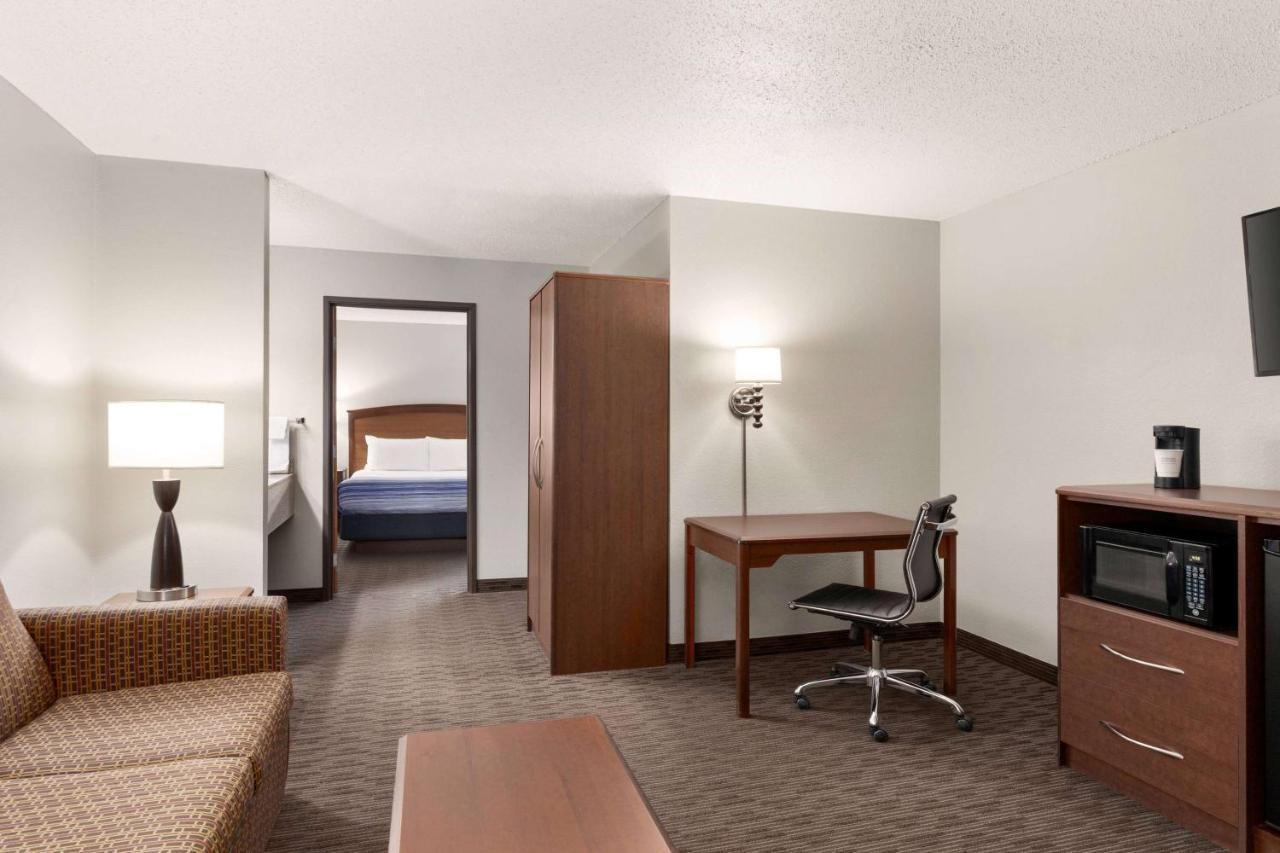 One Bedroom-2 Queen Beds Suite Second Floor Non-Smoking