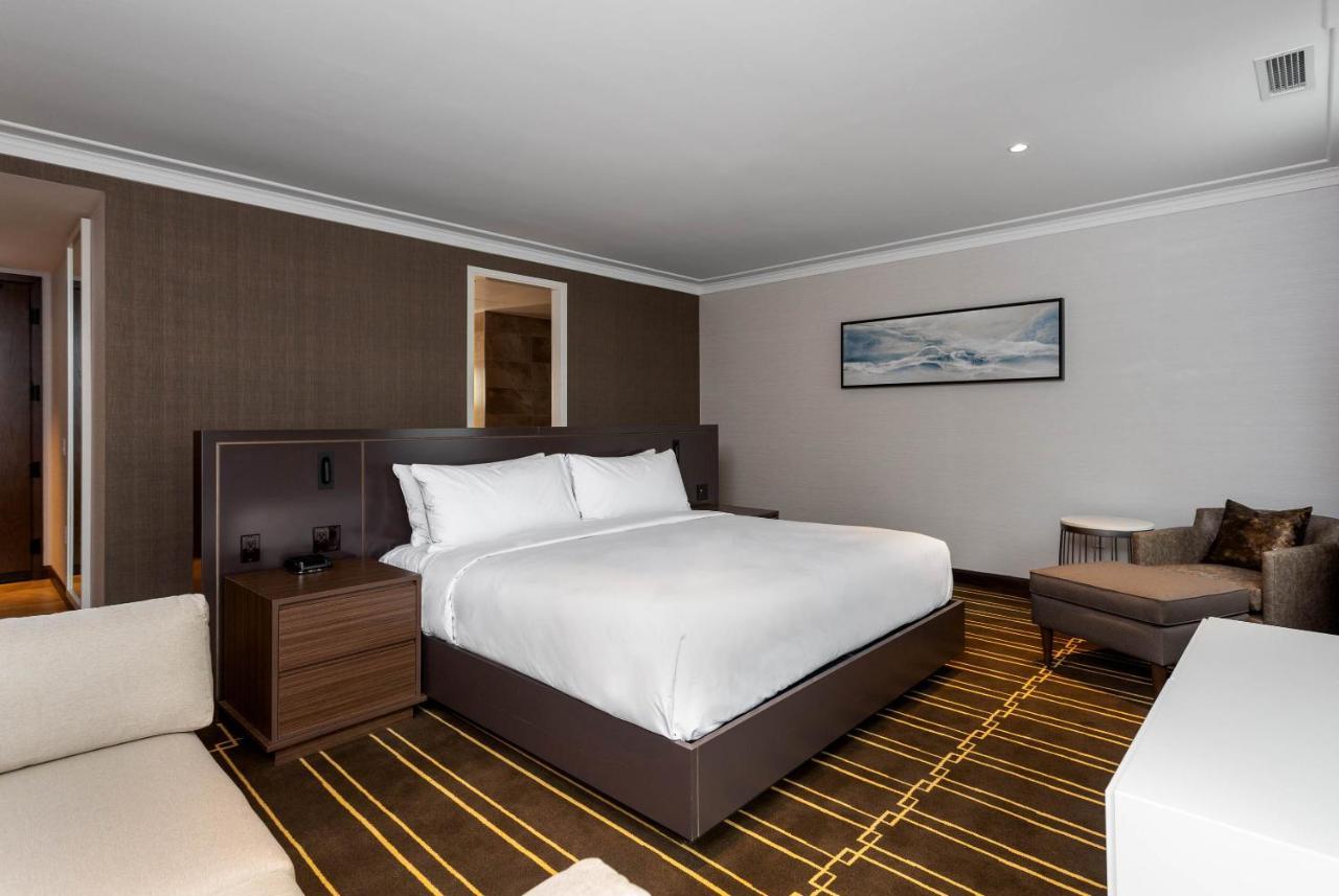 Deluxe Room 1 King Bed