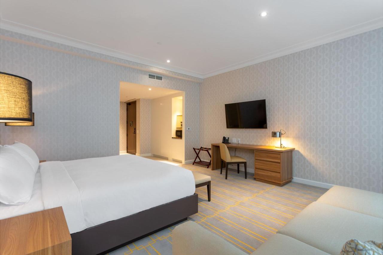 Classic Room 1 King Bed