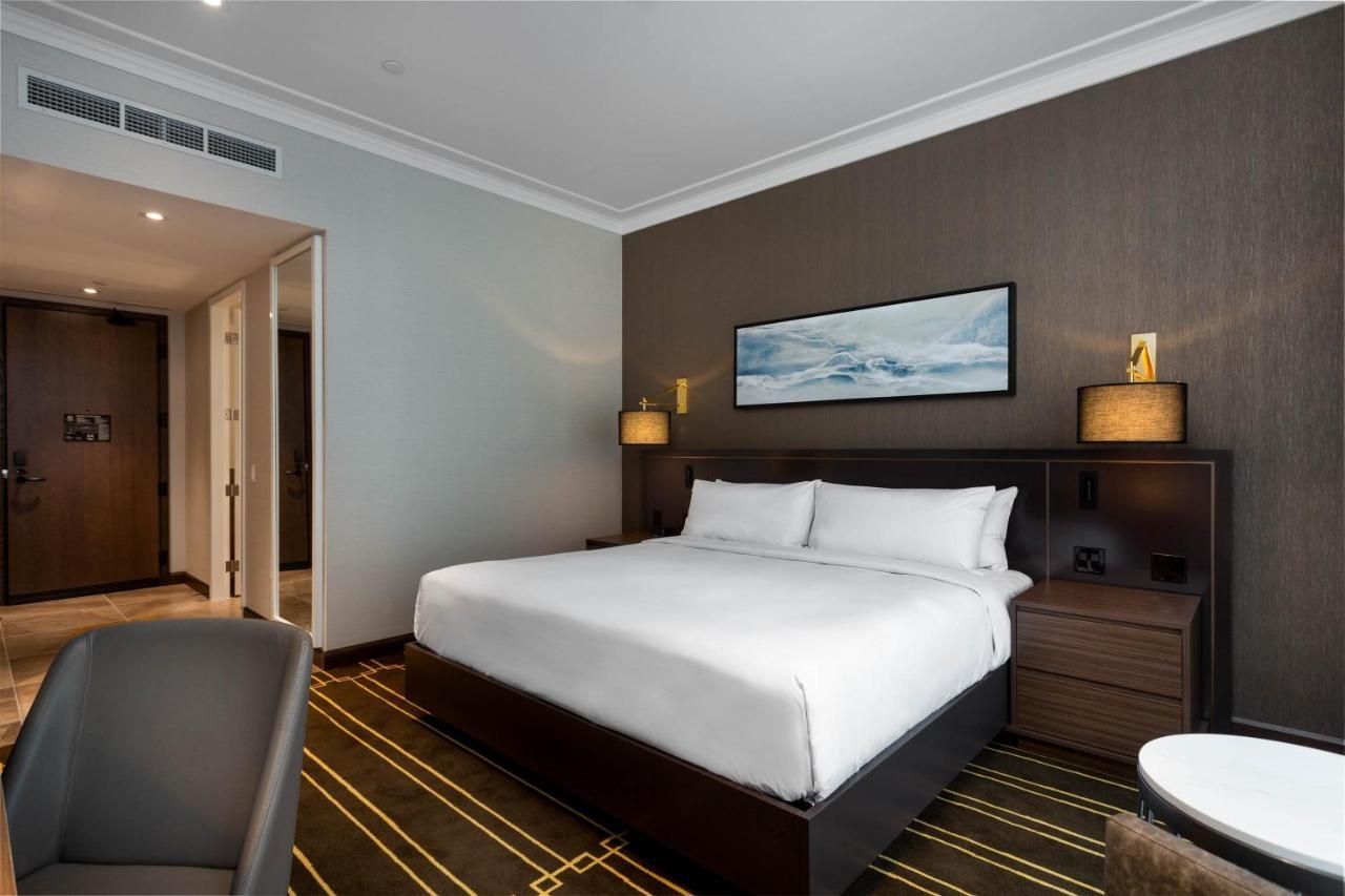 Classic Room 1 King Bed