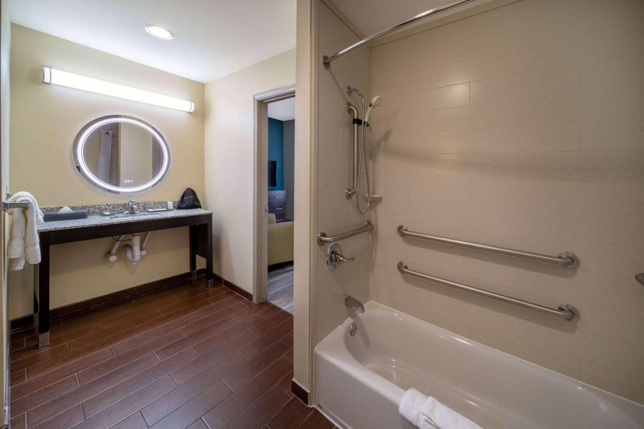 King Room Mobility Access or Non-Smoking