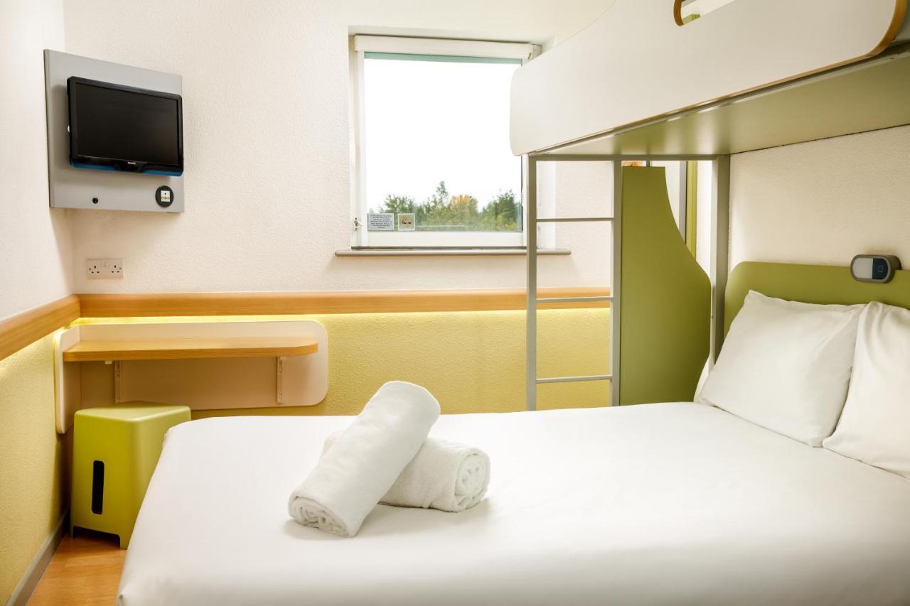 Standard room One Double One Single Beds
