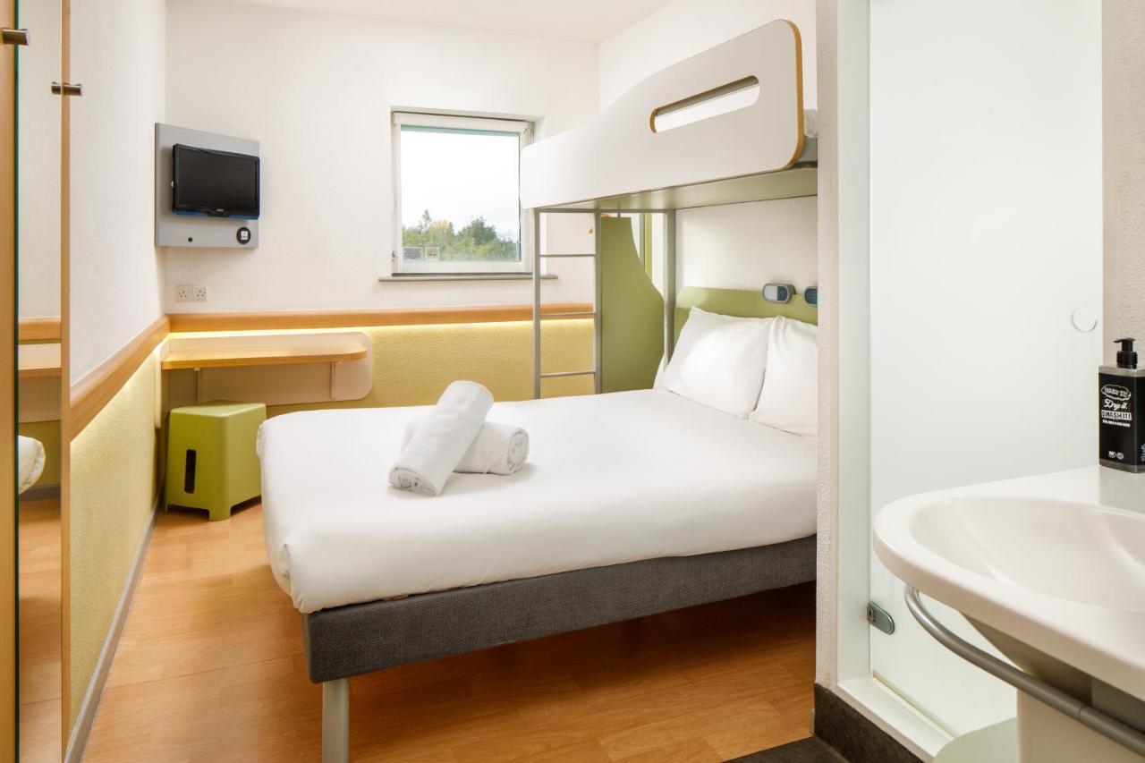 Standard room One Double One Single Beds