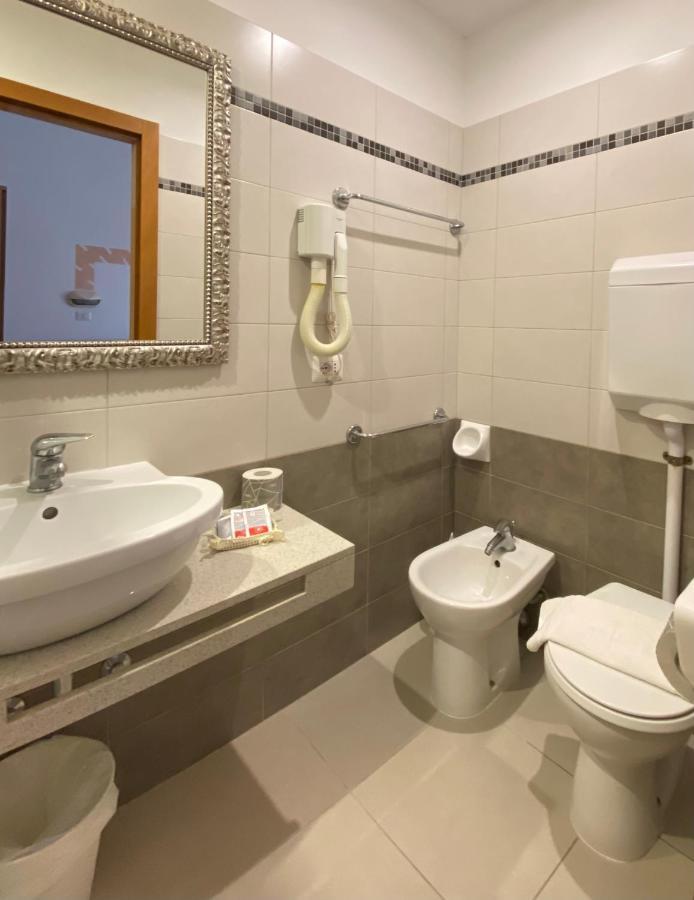 Small Double Room,1571659163:JPEG