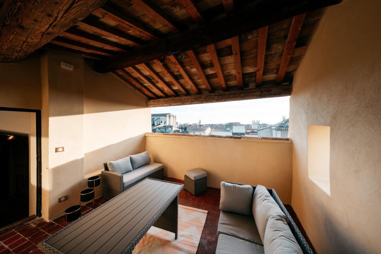 Apartment Terrace,1328549321:JPEG