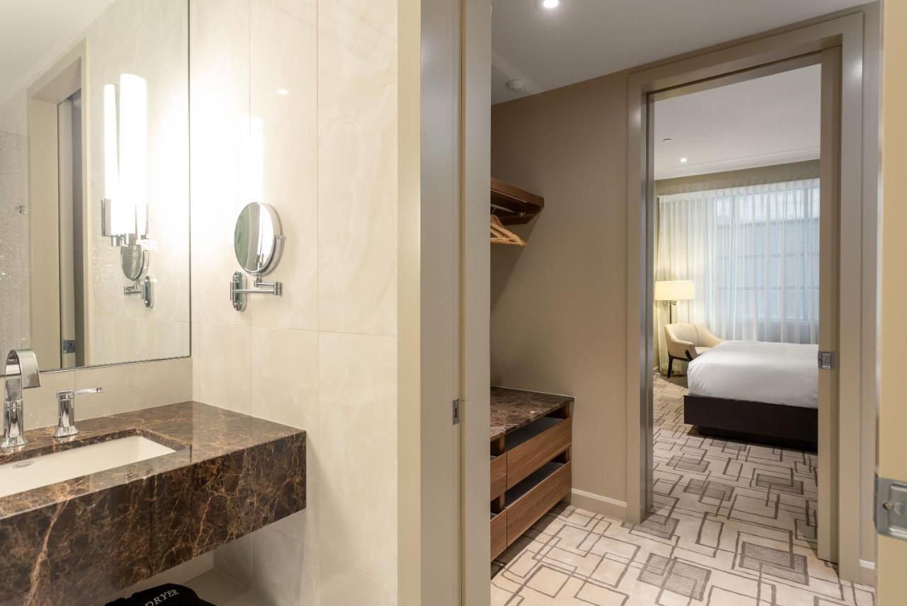 One Bedroom Royal Suite 1 King Bed