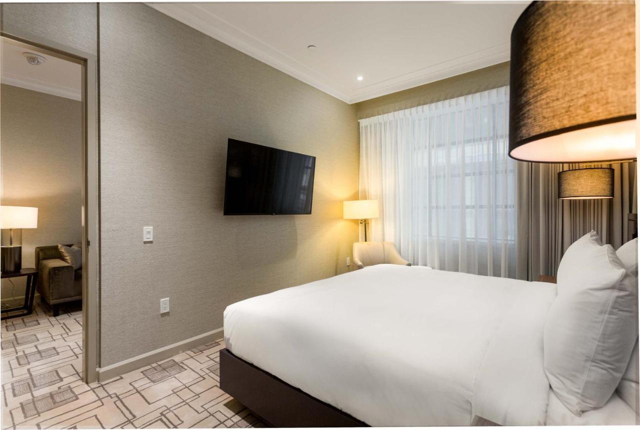One Bedroom Royal Suite 1 King Bed