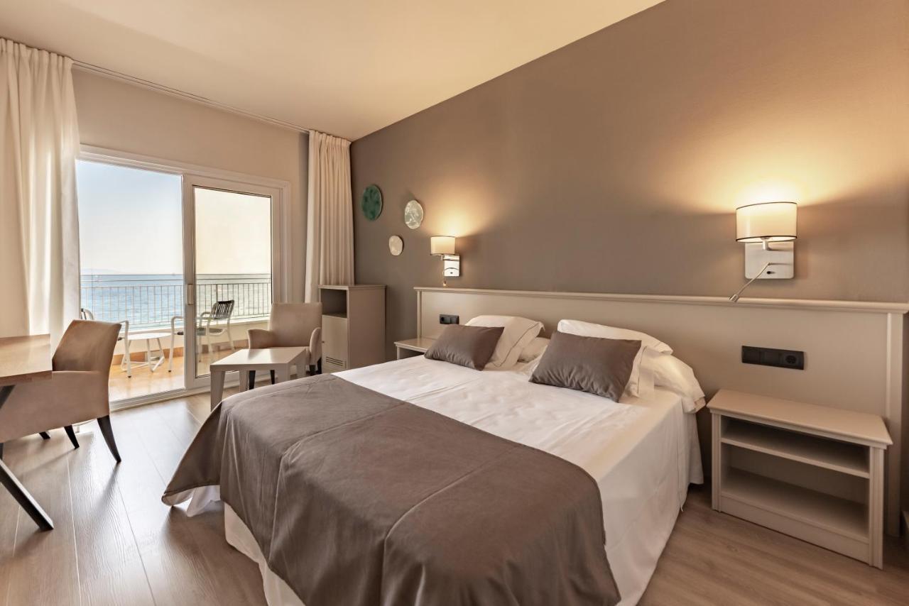 Double or Twin Room Sea View