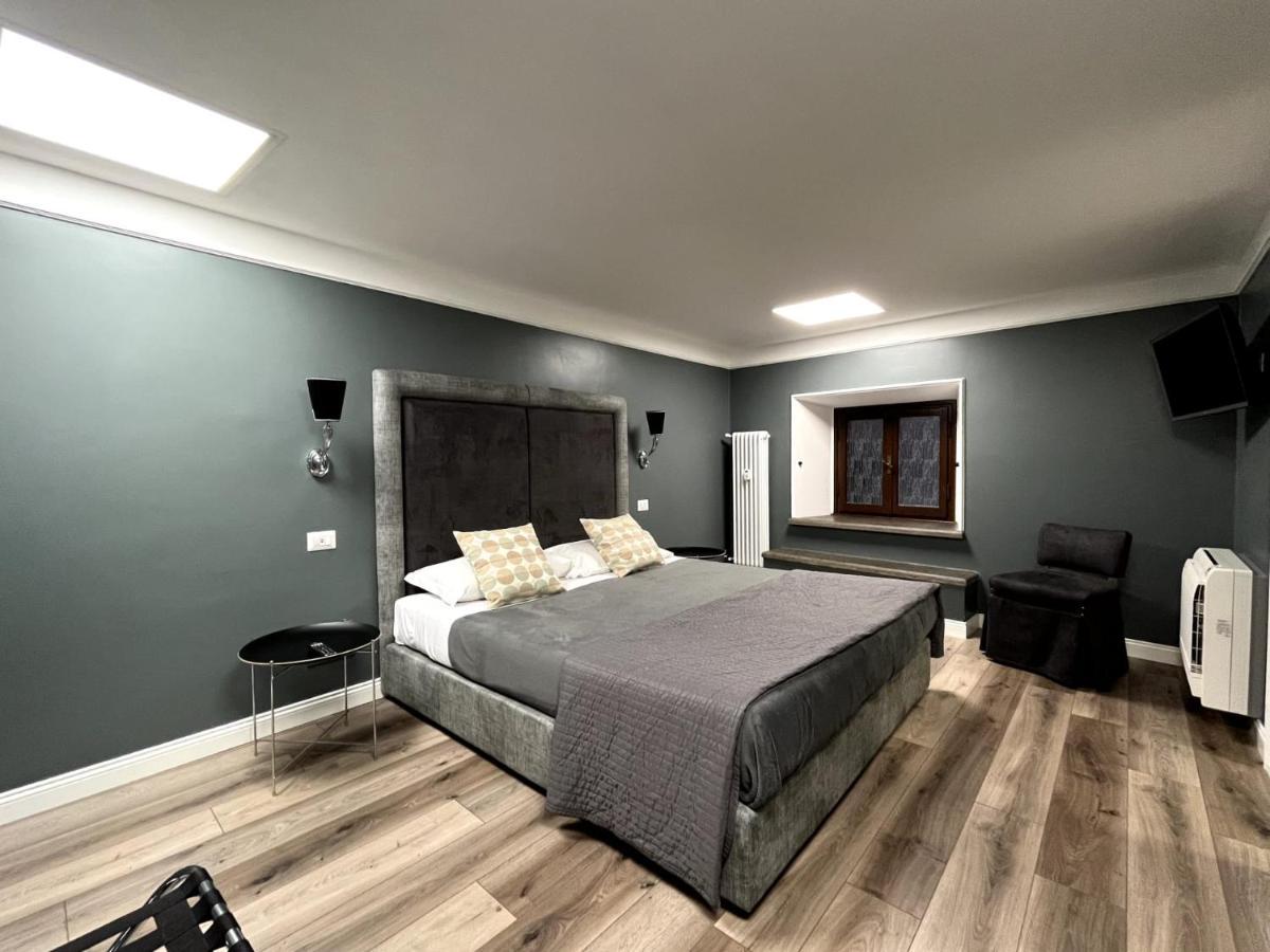 Luxury One-Bedroom Apartment