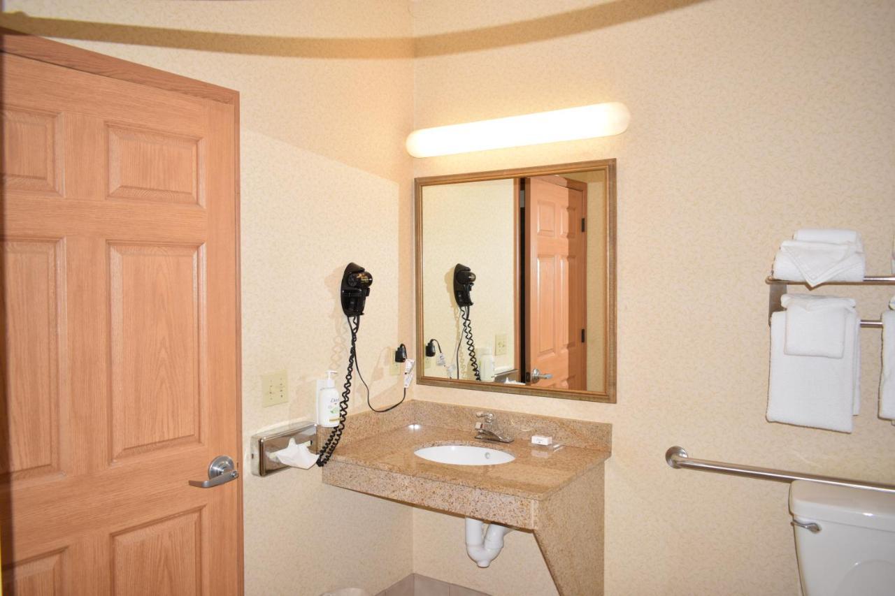 2 Queen Beds, Mobility Accessible Room, Bathtub w/ Grab Bars, Non-Smoking