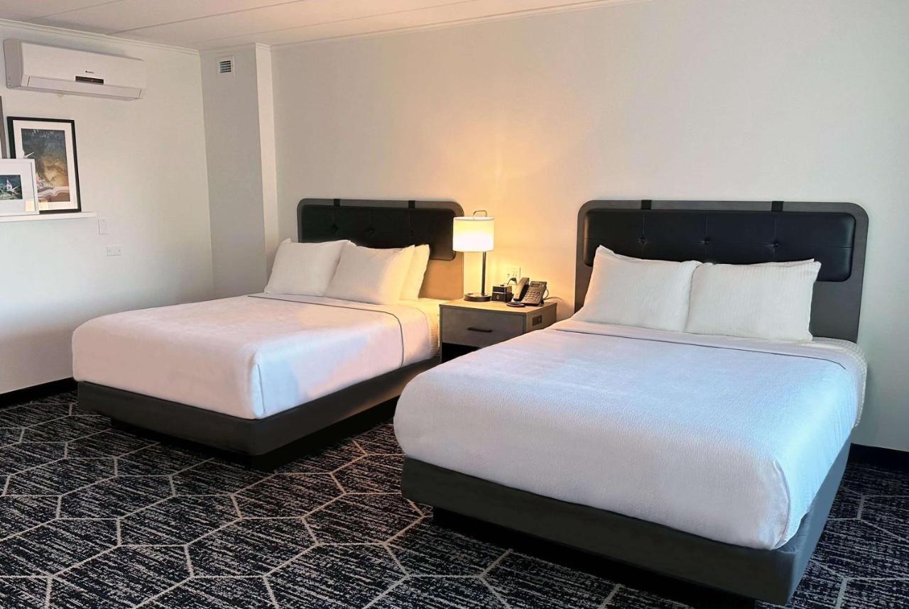 Queen Room Two Queen Beds Hearing Accessible or Non-Smoking