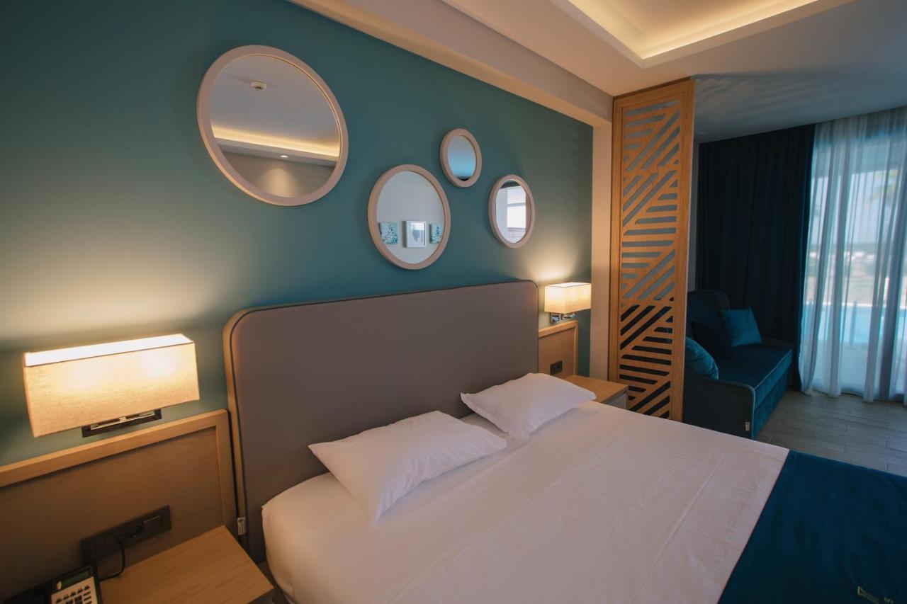 Junior Suite Open Plan Swim up,1332313229:JPEG