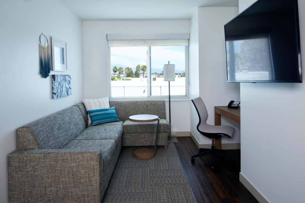One-Bedroom King Suite Sofa Bed,1332556400:JPEG