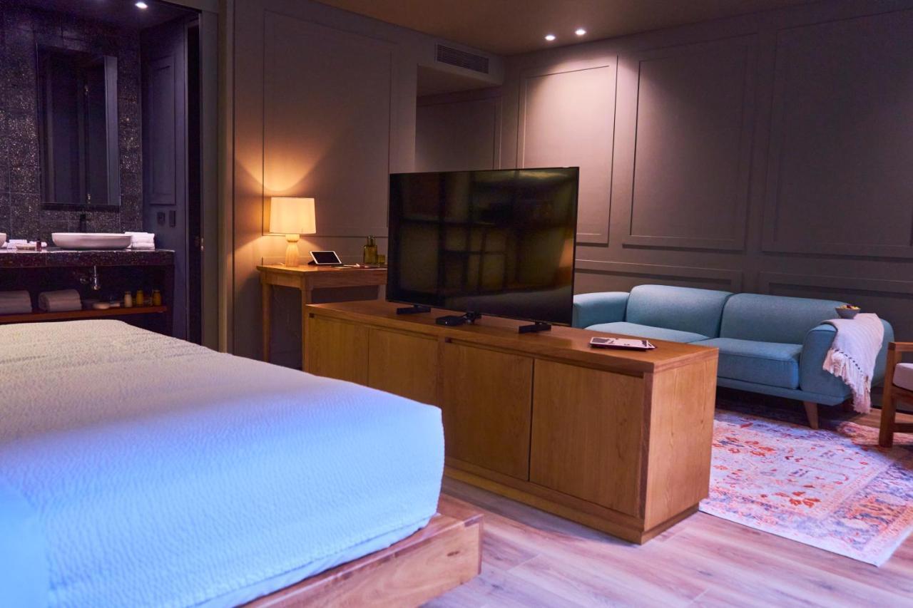 Queen Suite