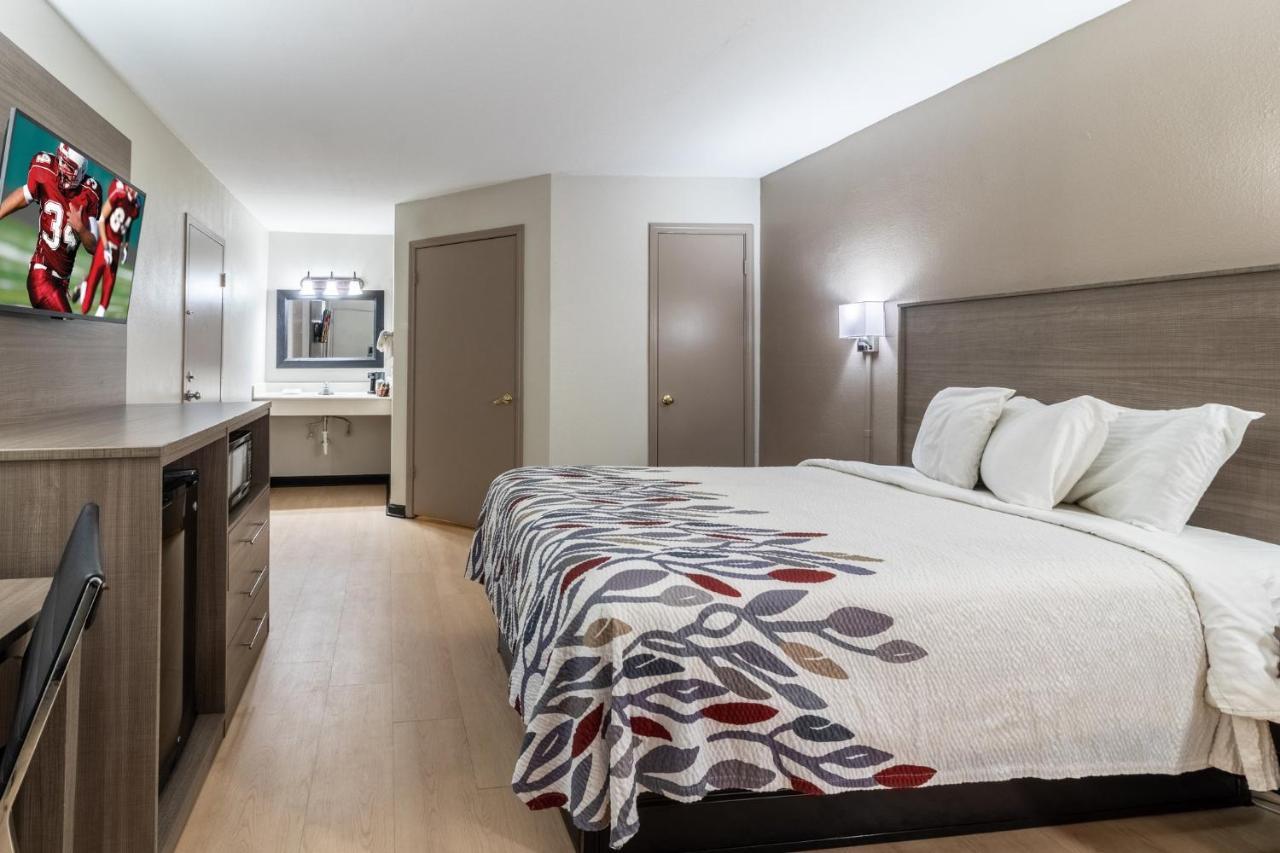 Deluxe Room One Queen Bed Disability Access Non-Smoking